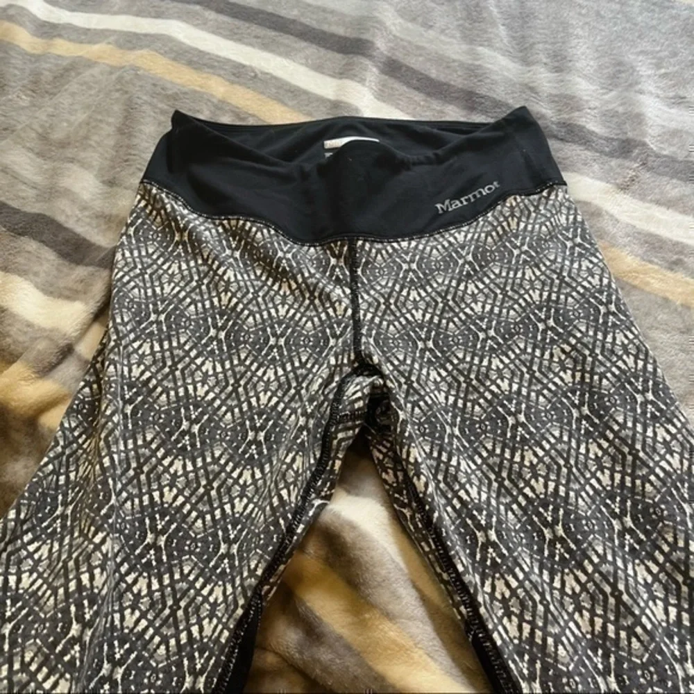 Black and white Marmot leggings